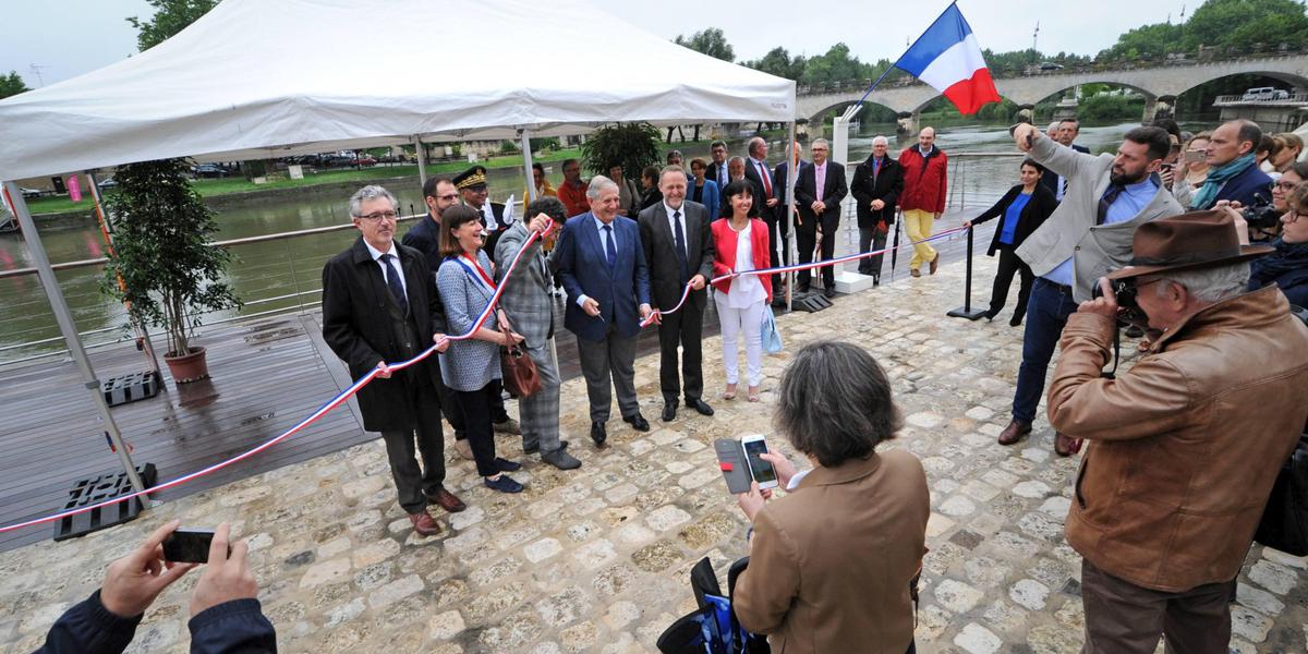 , Cognac : il y a cinq ans, les quais rénovés « enfin inaugurés ! » par le ministre Jacques Mézard